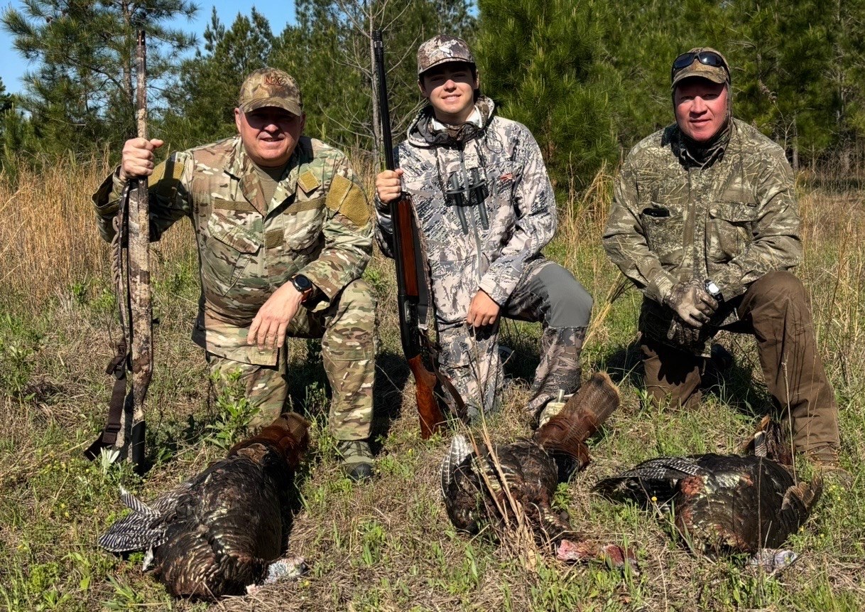 Wapiti outdoor experience with a turkey